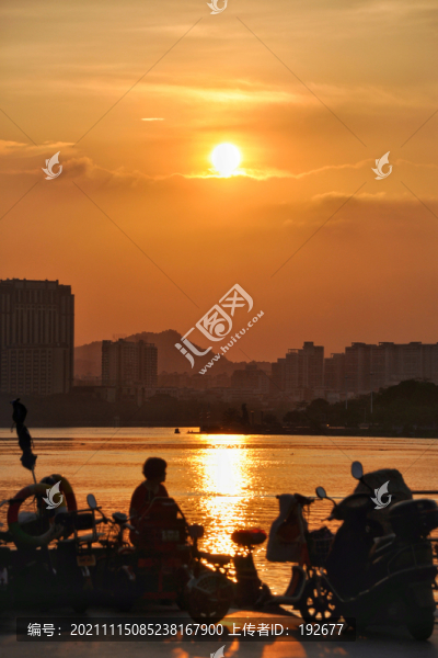 江邊夕陽
