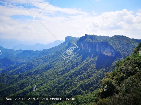 群山巍巍