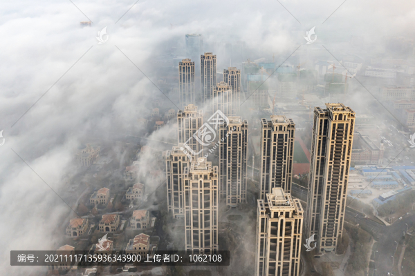 航拍云霧中的天津