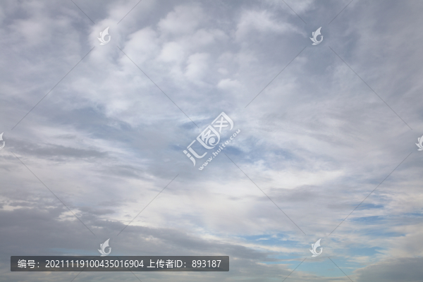 高空中的藍(lán)天白云自然景觀