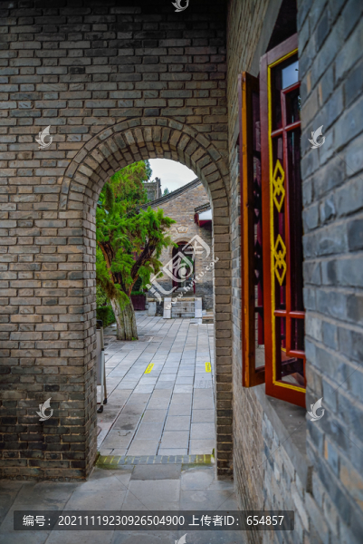 寺廟門廊