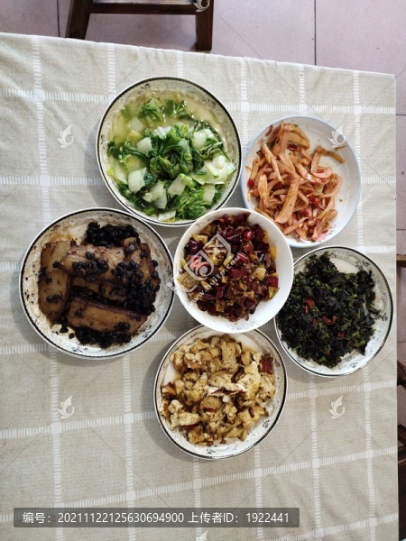 一桌子菜