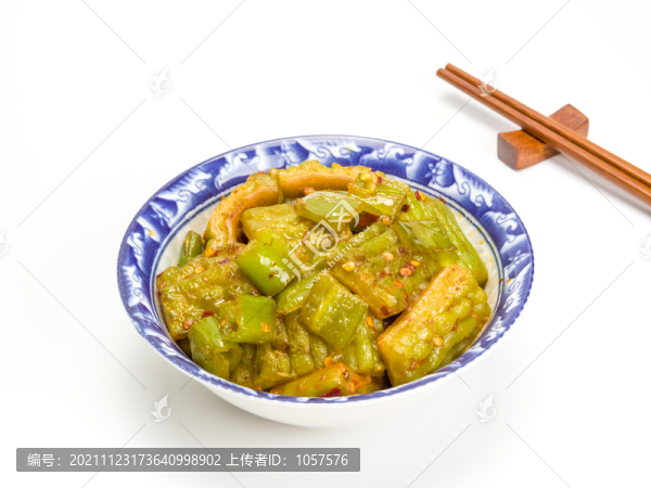 家常菜品紅燒苦瓜白背景