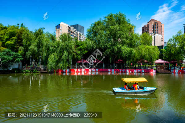 上海大寧?kù)`石公園郁金香公園