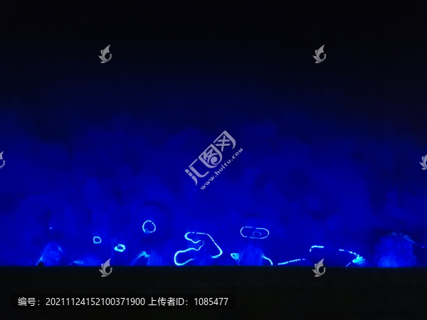 夜景水燈倒影