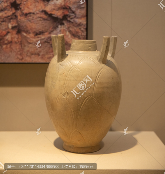 北宋龍泉窯青瓷蓮瓣紋五管瓶