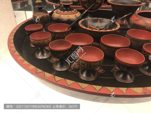彝族彩繪漆餐具