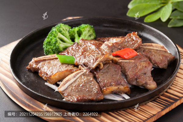鐵板黑椒牛仔骨