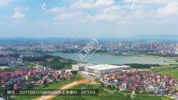 吉安縣工業(yè)園西區(qū)君山湖旁的廠區(qū)