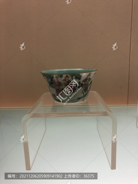 景德鎮(zhèn)窯粉彩水漫金山圖杯