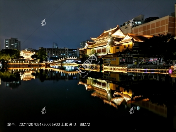 寺廟的倒影