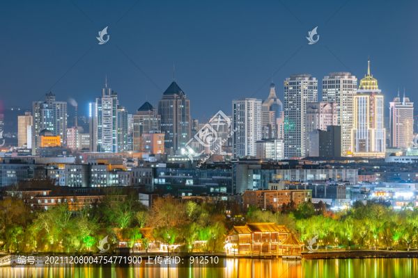 濟(jì)南大明湖市區(qū)夜景