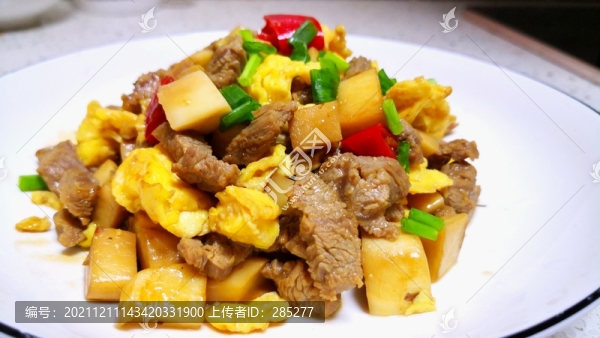 蘑菇丁炒牛肉