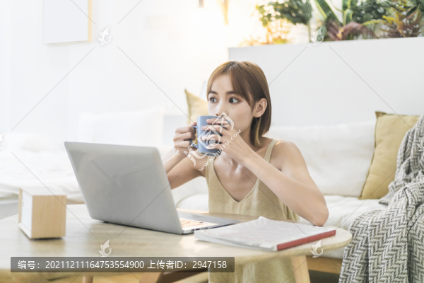東方女性居家休閑生活