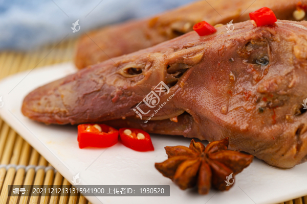 鹵鴨頭