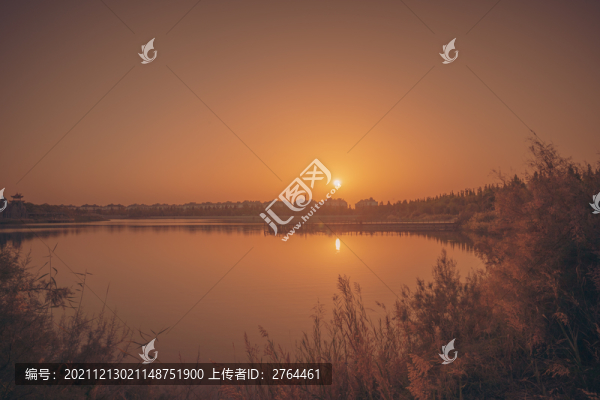 唯美水面落日黃昏