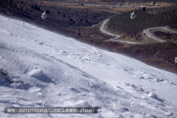冬季的雪山雪地