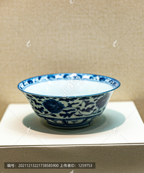 清朝草花紋青花瓷豆