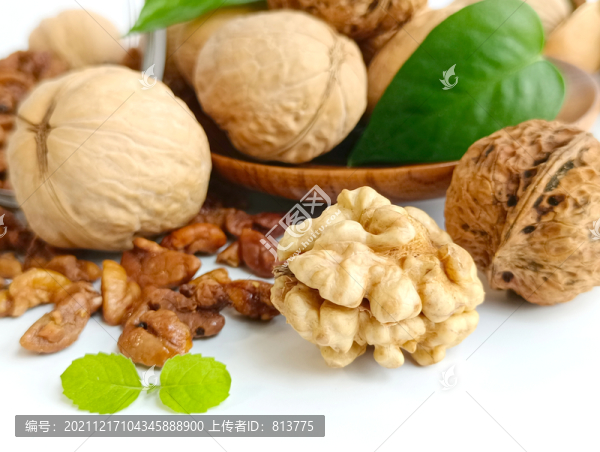 白底堅(jiān)果脆皮核桃