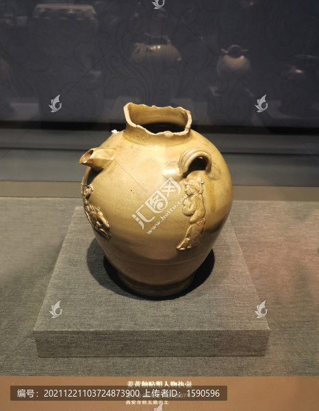 姜黃釉貼塑人物執(zhí)壺