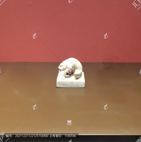 異獸形漢白玉鎮(zhèn)