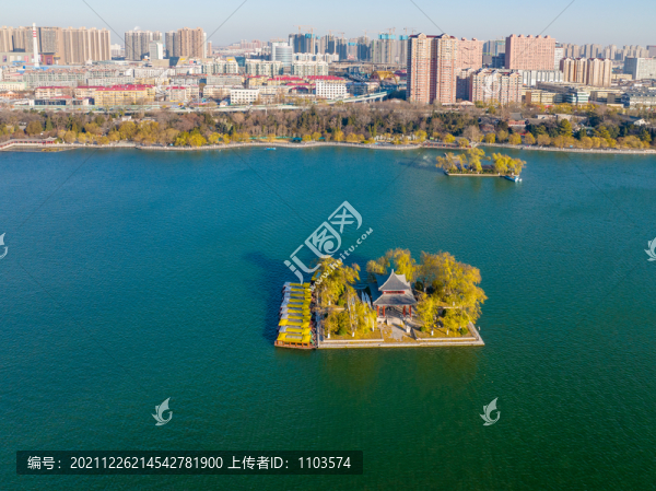 航拍冬天的濟南大明湖