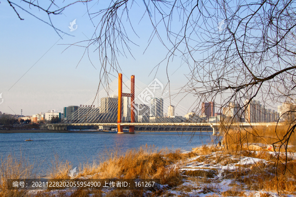 松花江畔冬景美