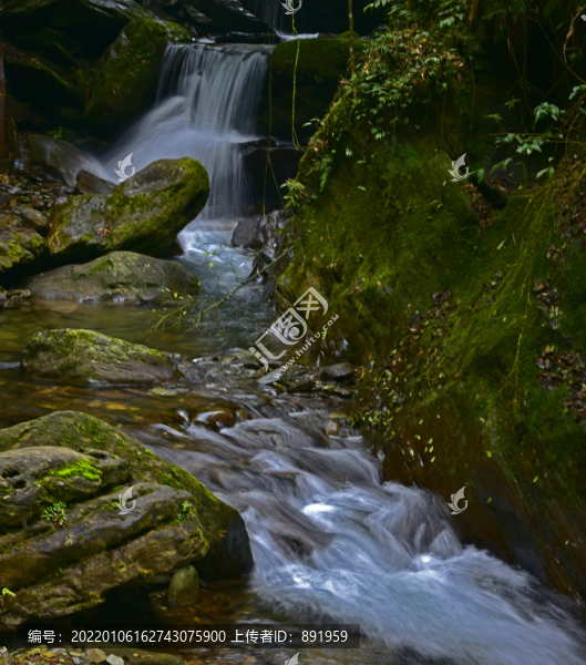 山澗潺潺