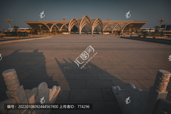 銀川新火車站廣場(chǎng)之晨