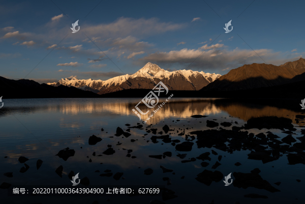 貢嘎神山