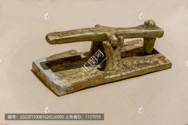 隋代黃釉陶碓