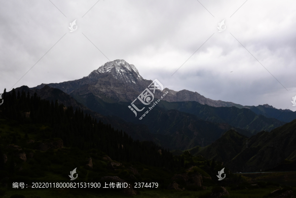 獨(dú)庫公路風(fēng)光