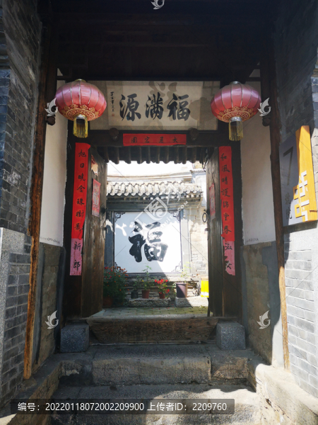 古村落院子大門