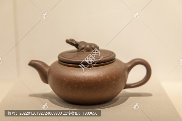 民國紫砂牛紐壺