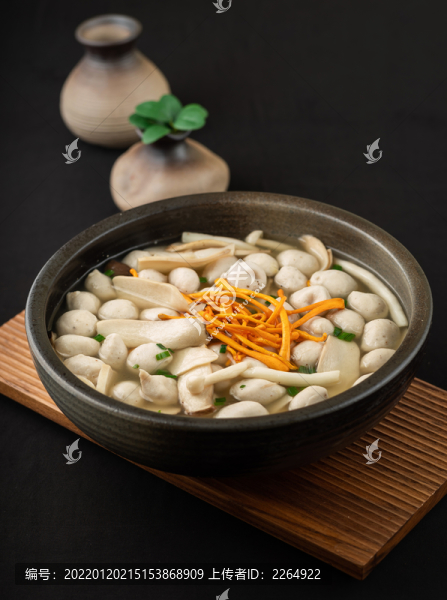 蟲草花浸肉丸