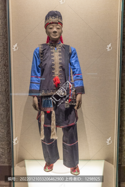 哈尼族女服