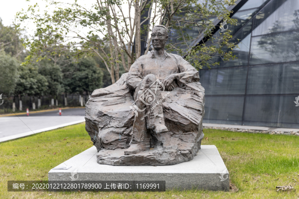 潘天壽雕像