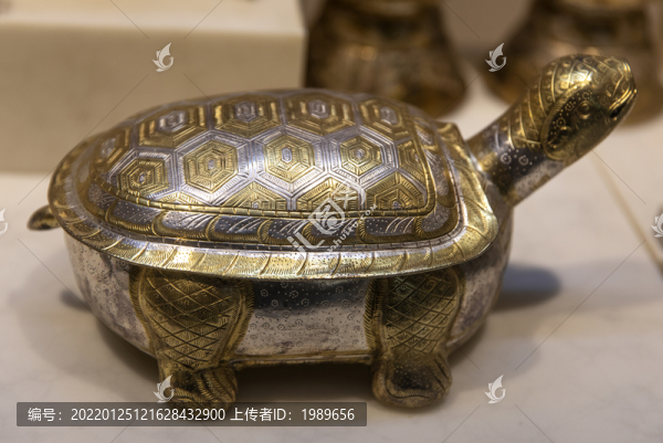 鎏金銀龜盒儲(chǔ)存茶盒
