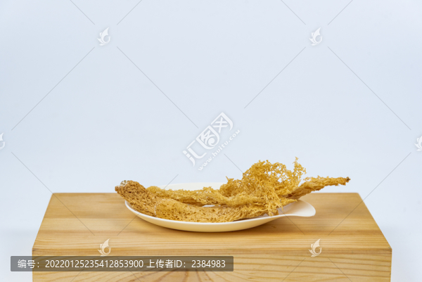 盤子里的干菜竹蓀