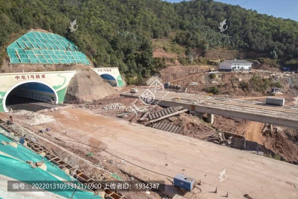 昆楚大新高速建設(shè)