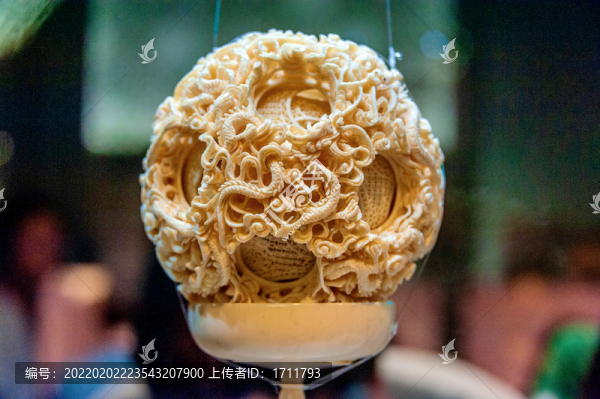 臺北故宮清鏤雕象牙云龍紋套球