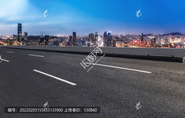 瀝青公路和金融區(qū)建筑