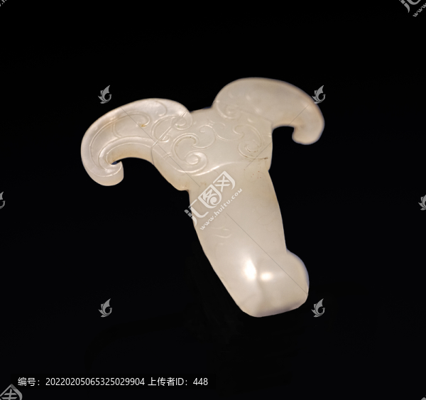 漢代白玉勾云紋龍首帶鉤