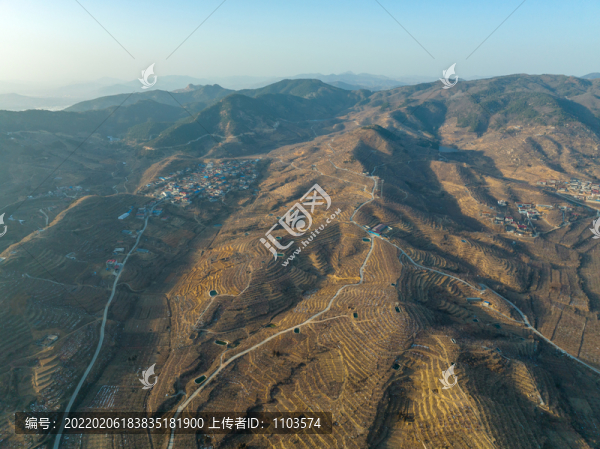 航拍沂蒙山區(qū)的山村風光
