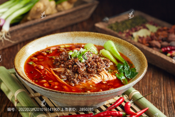 肉醬紅油面