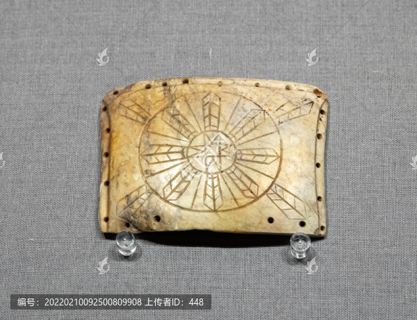 凌家灘文化八角星紋玉板