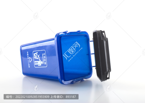 可回收垃圾桶模型在白色背景上