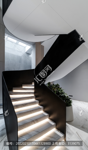 新中式別墅樣板間旋轉(zhuǎn)樓梯