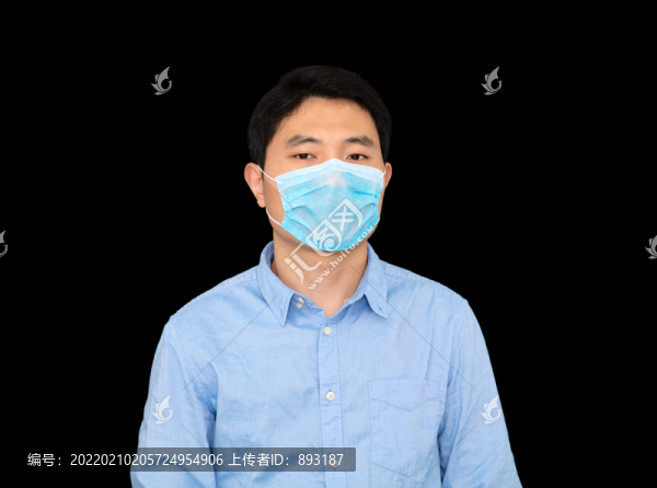 戴口罩的男士