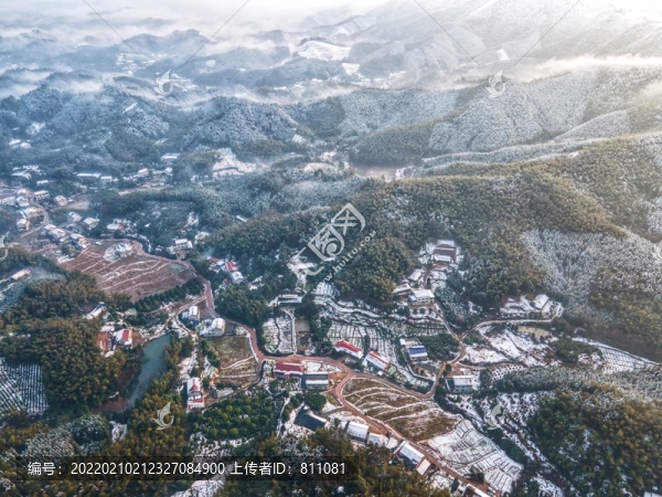 山村雪景航拍